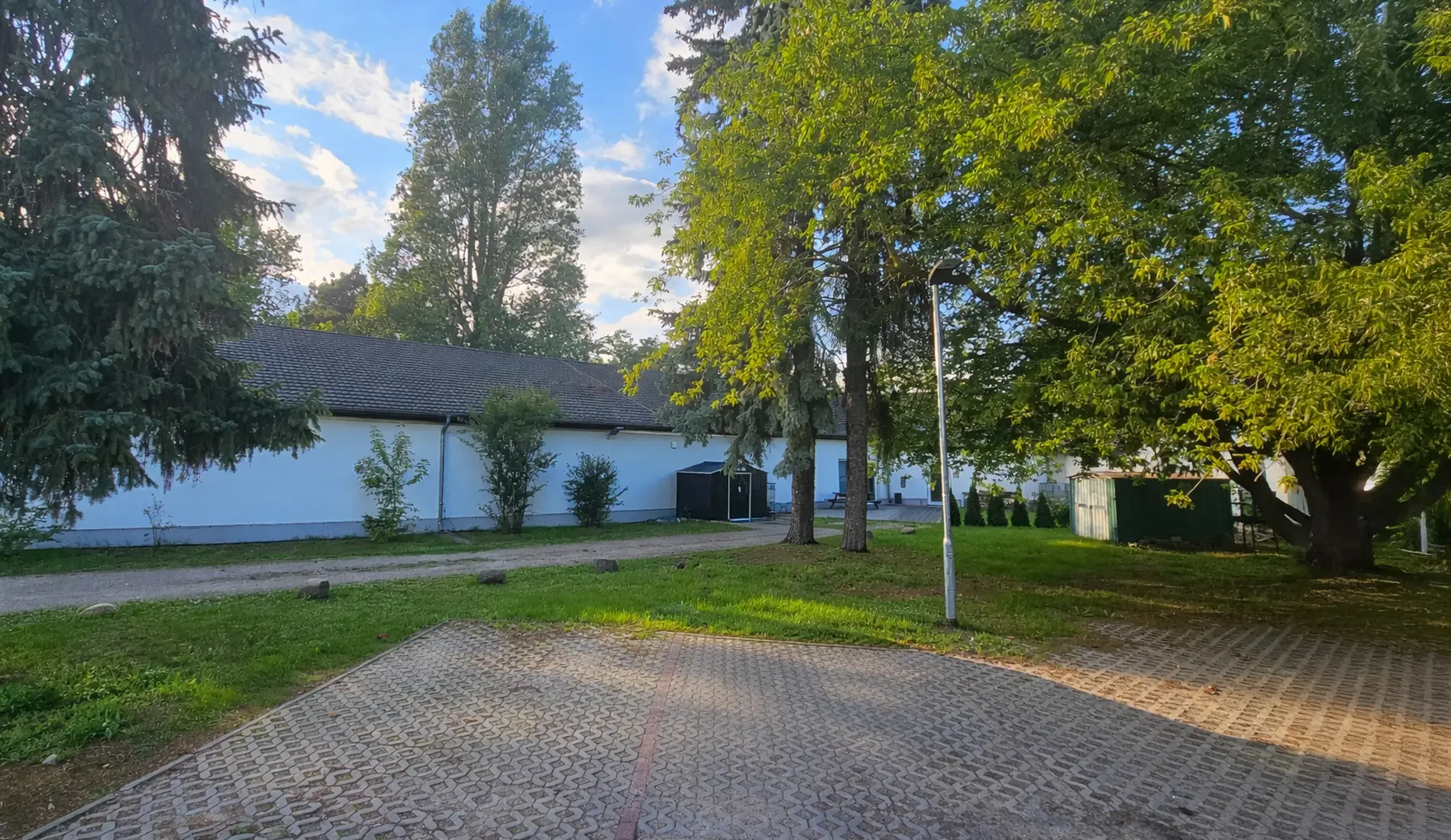 Vereinsheim mit Kegel- und Bowlingbahnen zur Vermietung